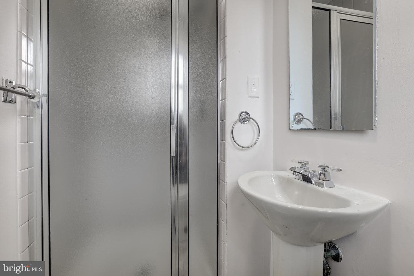 132 Warwick Drive photo 32