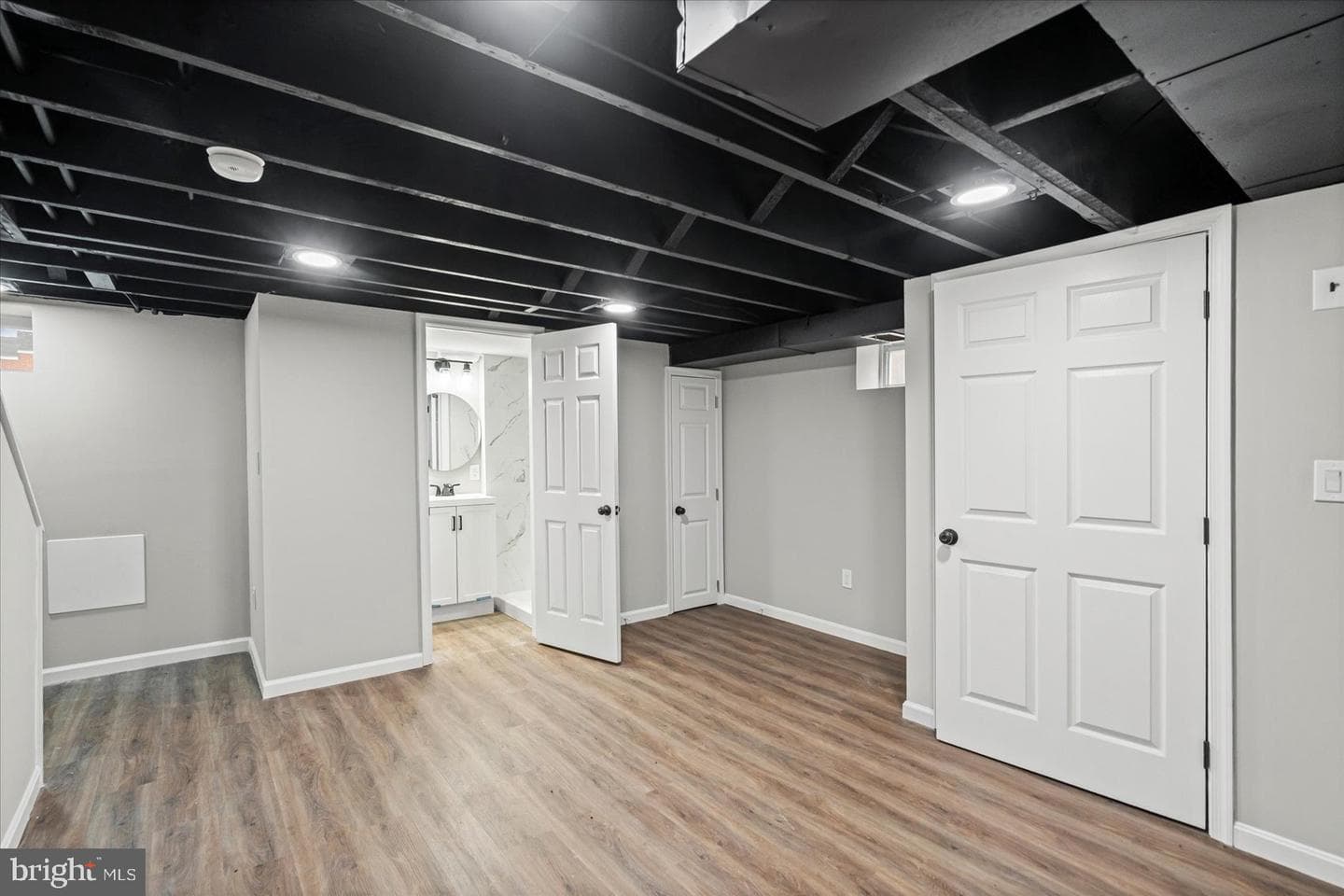 306 Capitol Court photo 15