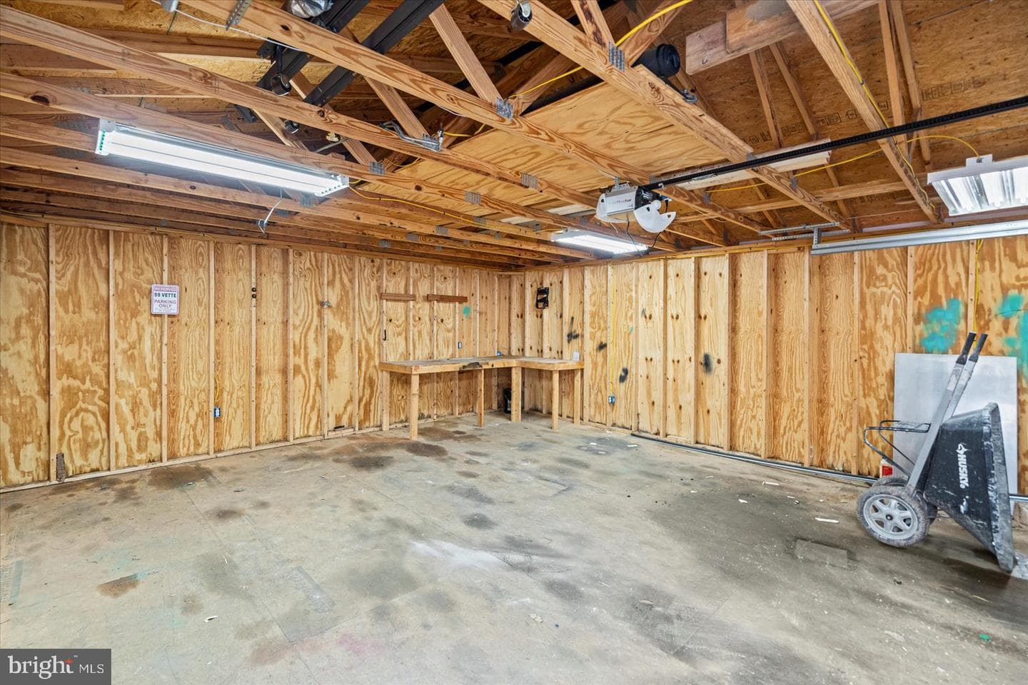 306 Capitol Court photo 39