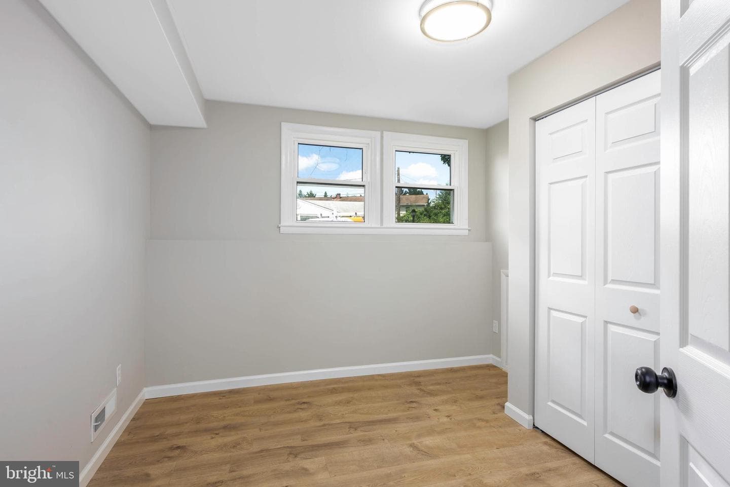 1847 Wycliffe Road photo 25