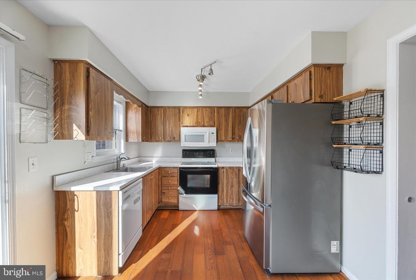 5816 Richardson Mews Square photo 11