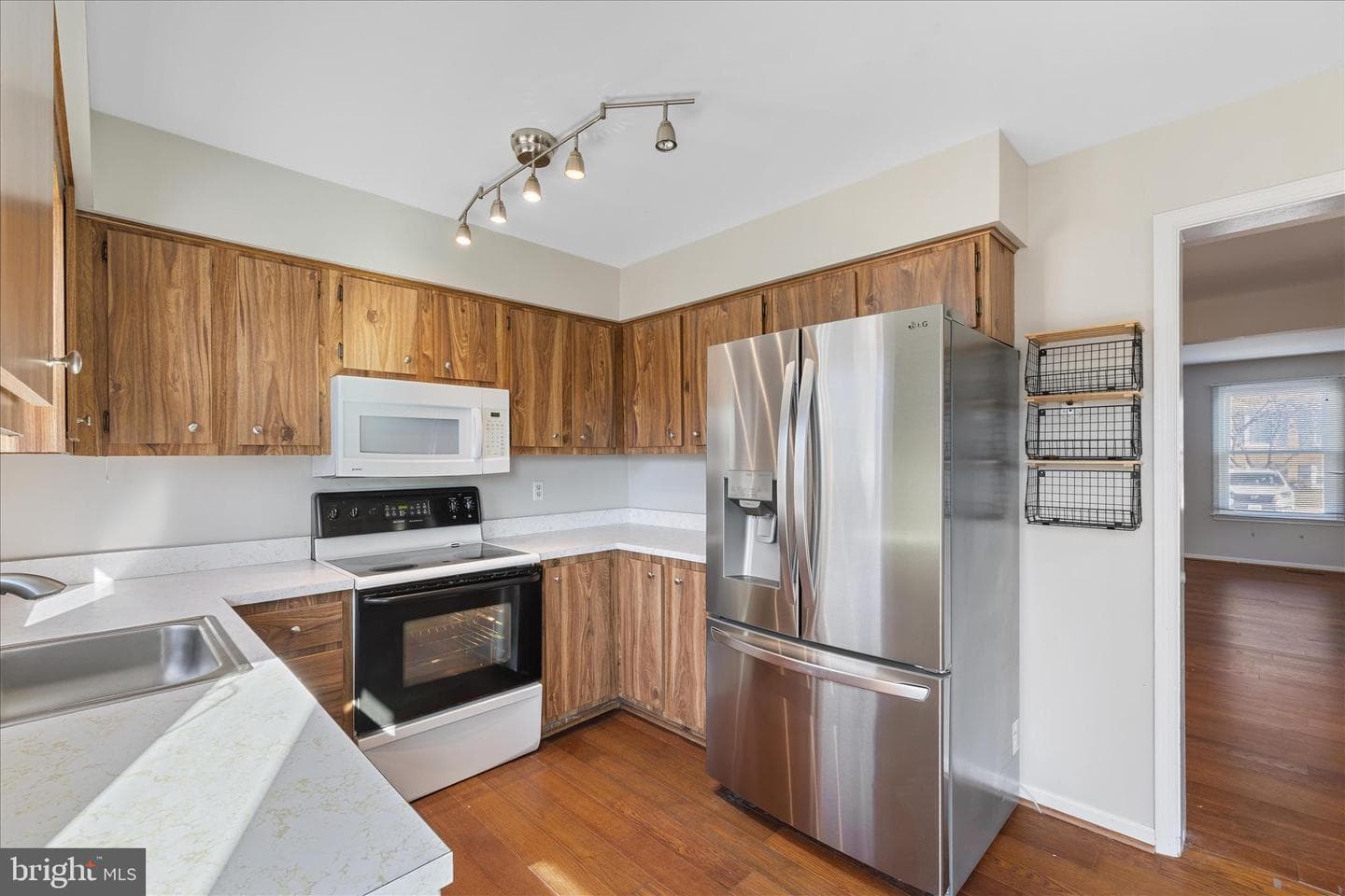 5816 Richardson Mews Square photo 13