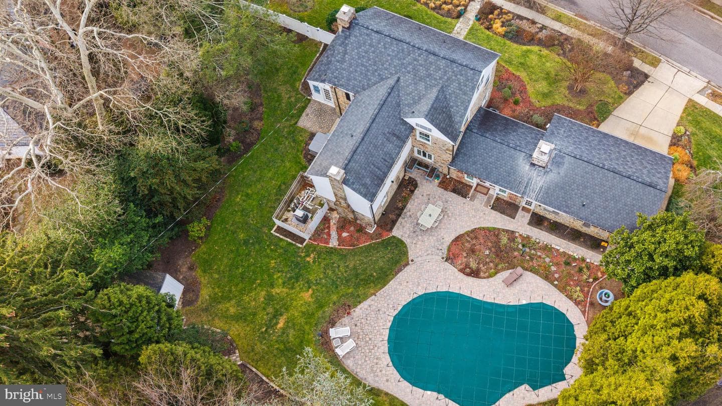 101 Thicket Road photo 8