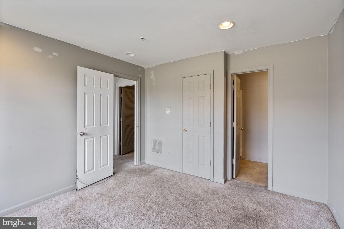 811 Middle River Road photo 36