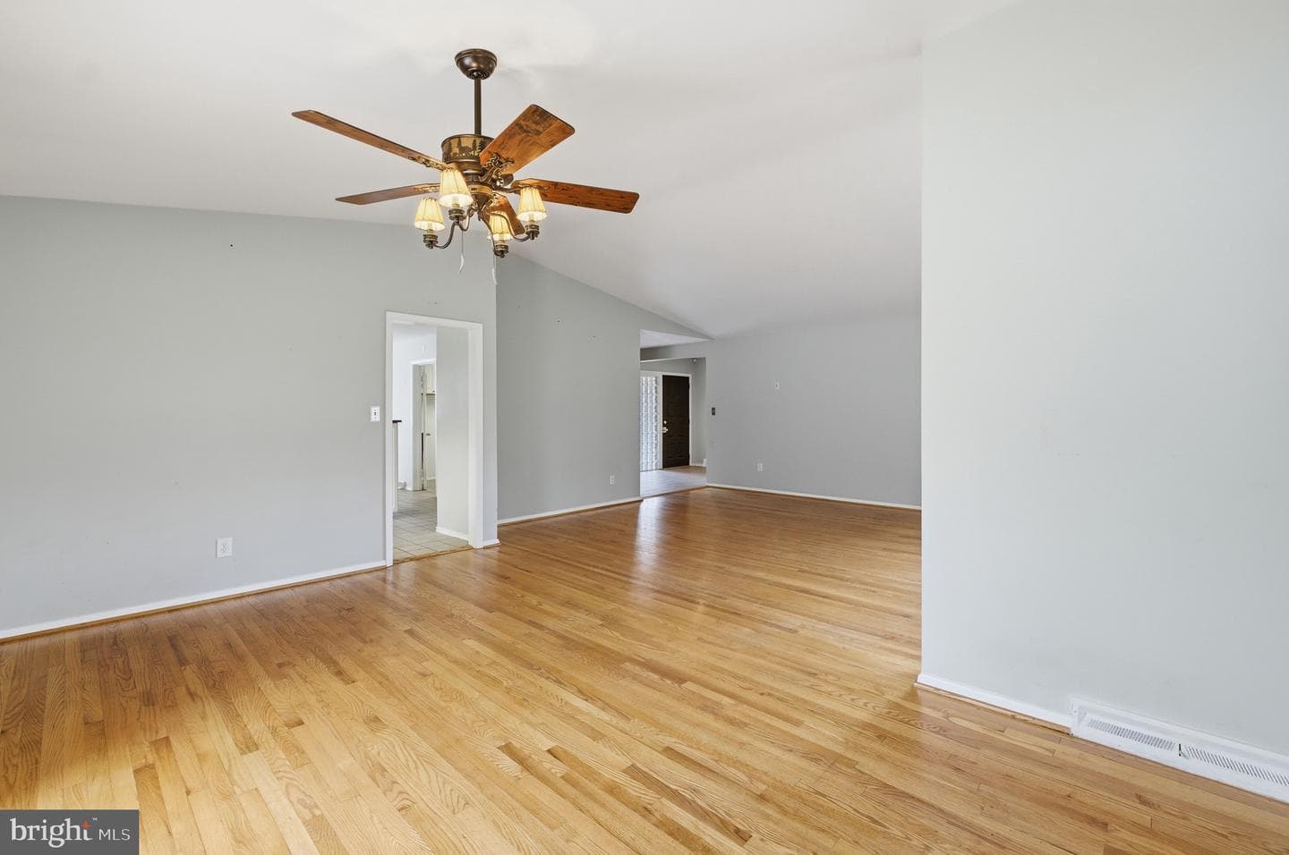 8 Peachtree Court photo 16