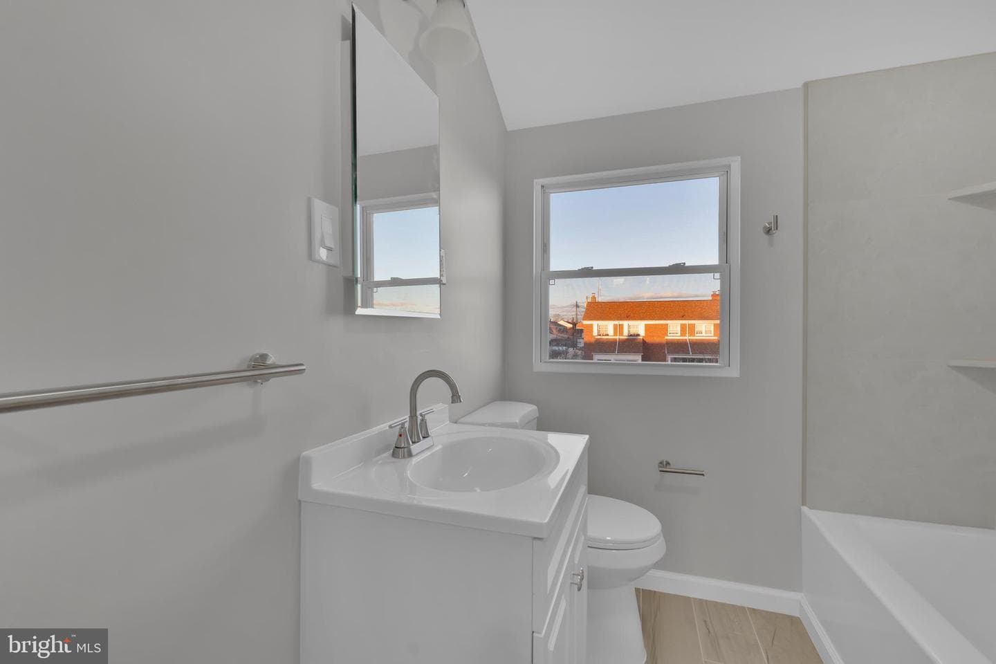 2725 Kirkleigh Road photo 38