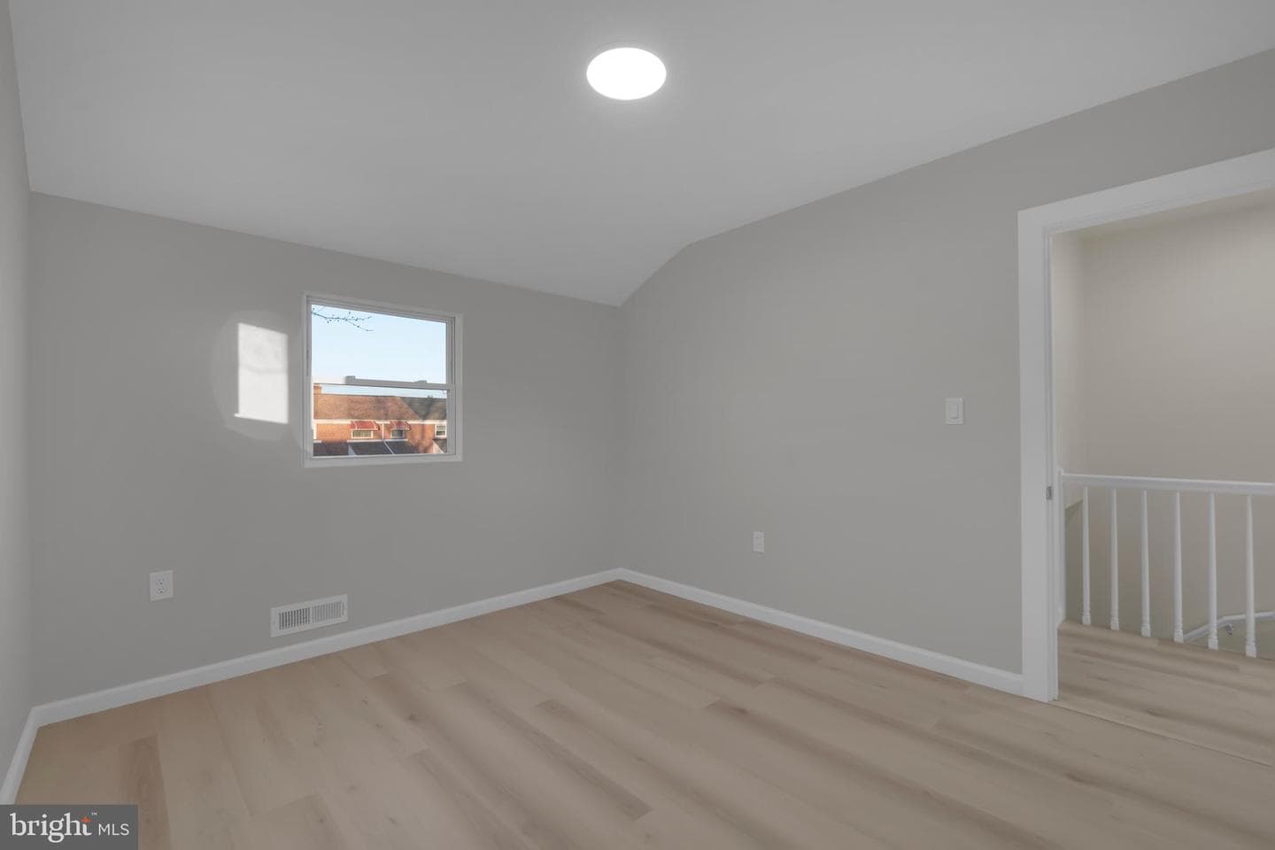 2725 Kirkleigh Road photo 41