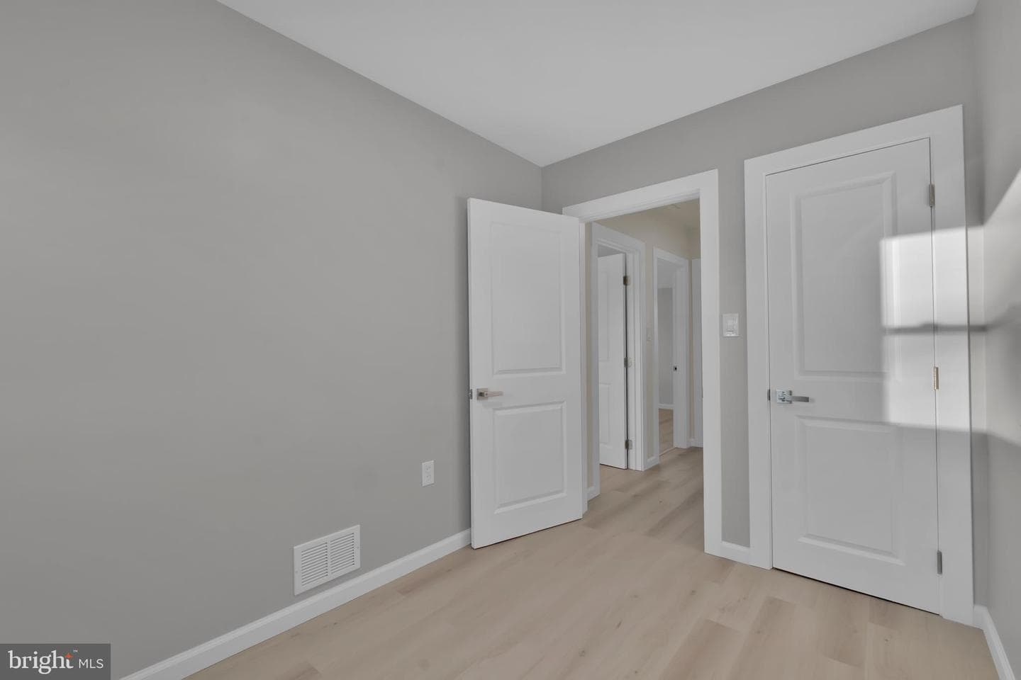 2725 Kirkleigh Road photo 45