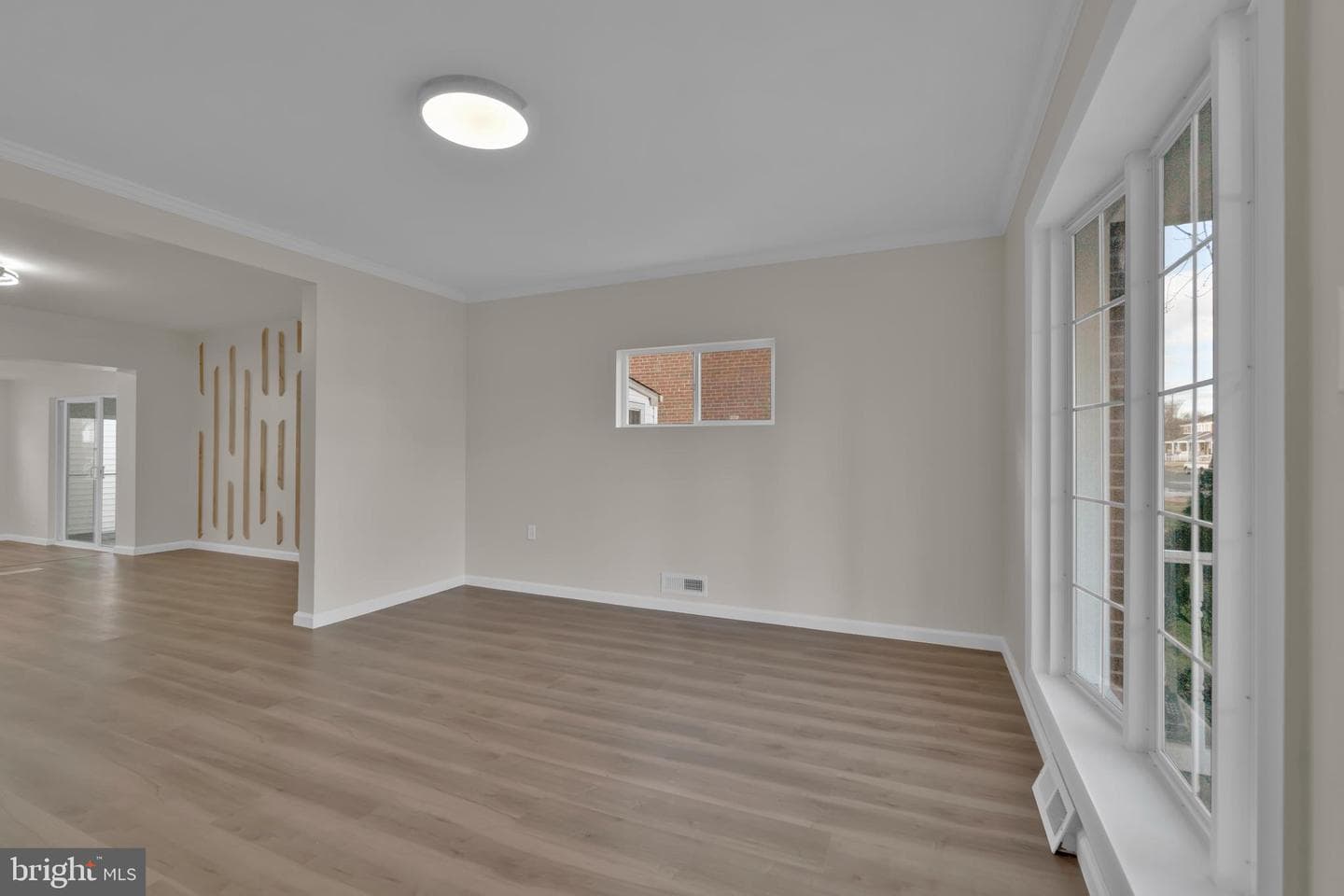 2725 Kirkleigh Road photo 8