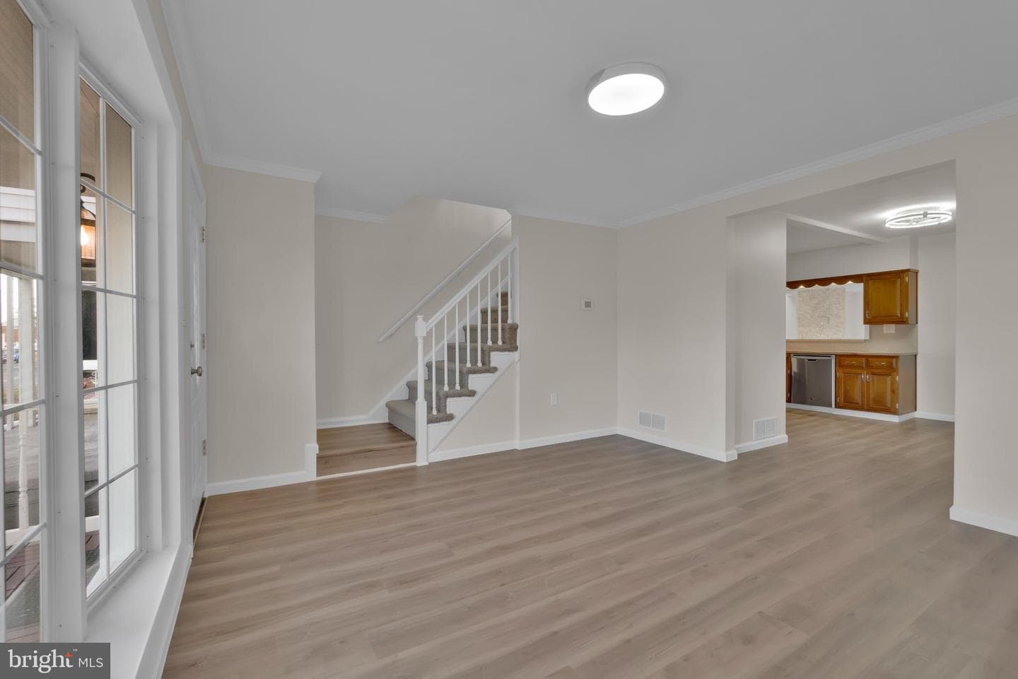 2725 Kirkleigh Road photo 9