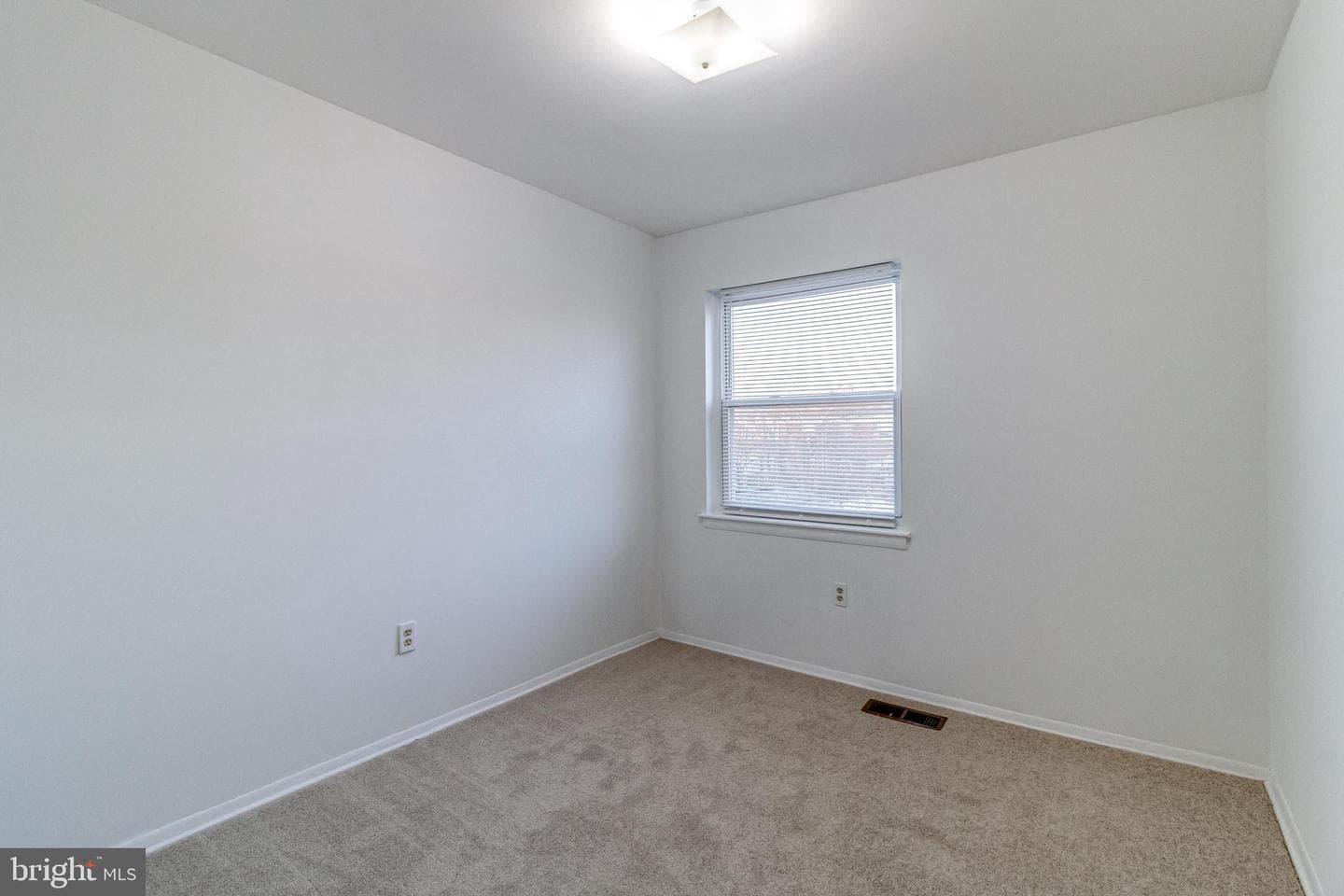 783 Seawall Road photo 14