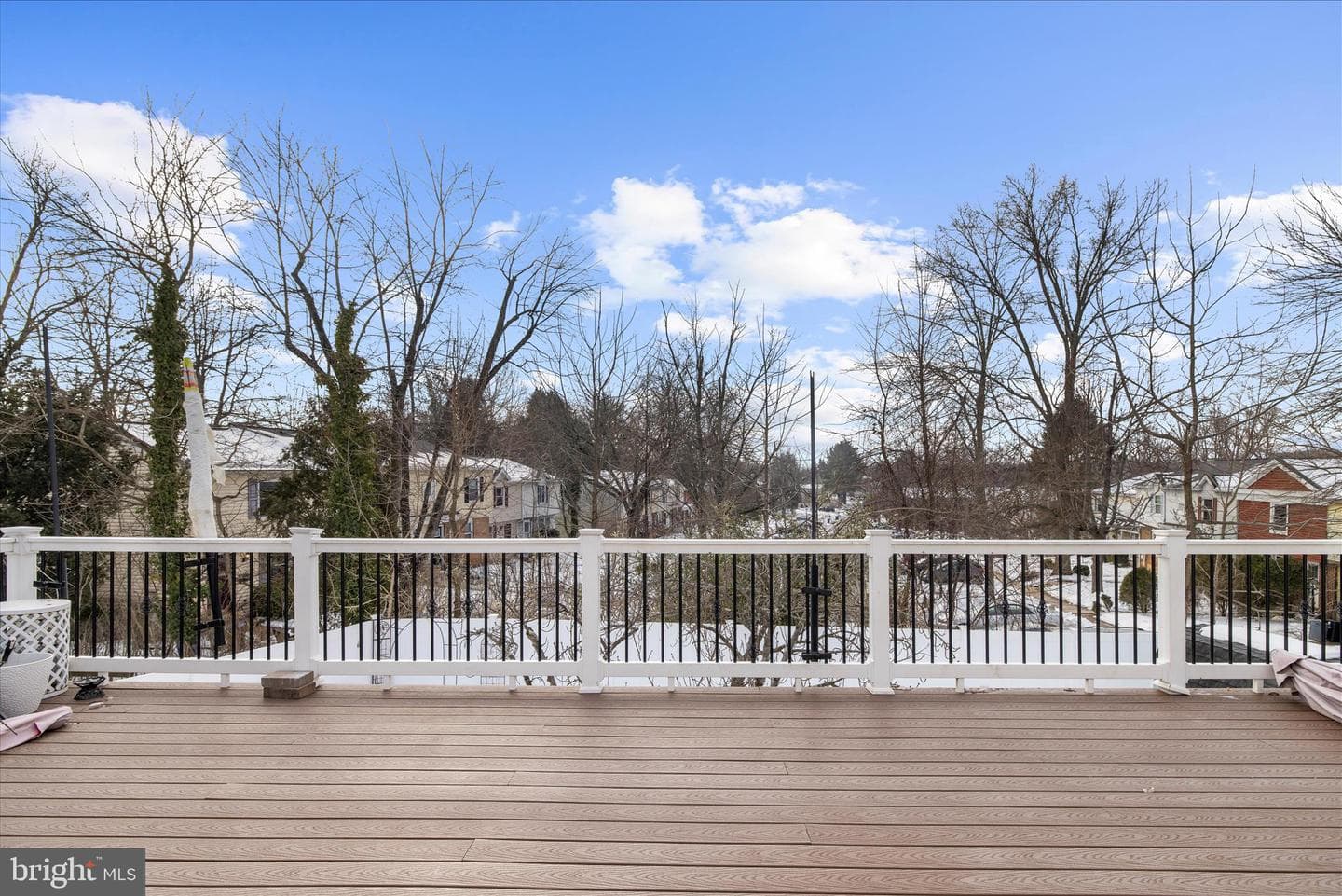 611 Bond Avenue photo 36