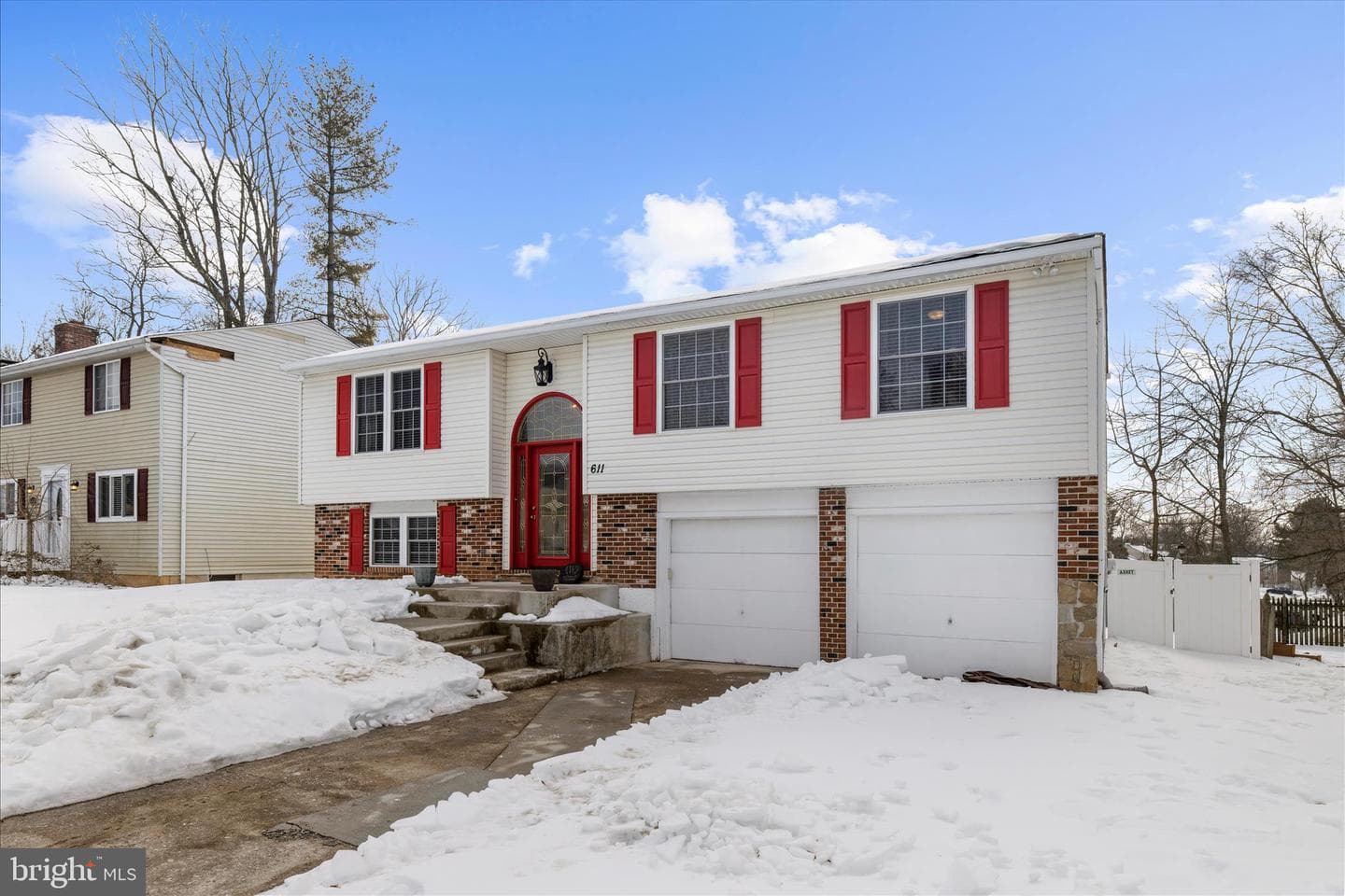 611 Bond Avenue photo 4