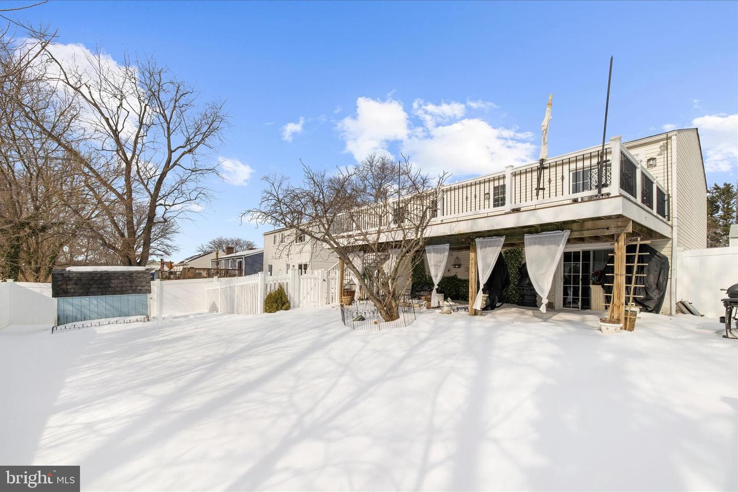 611 Bond Avenue photo 44