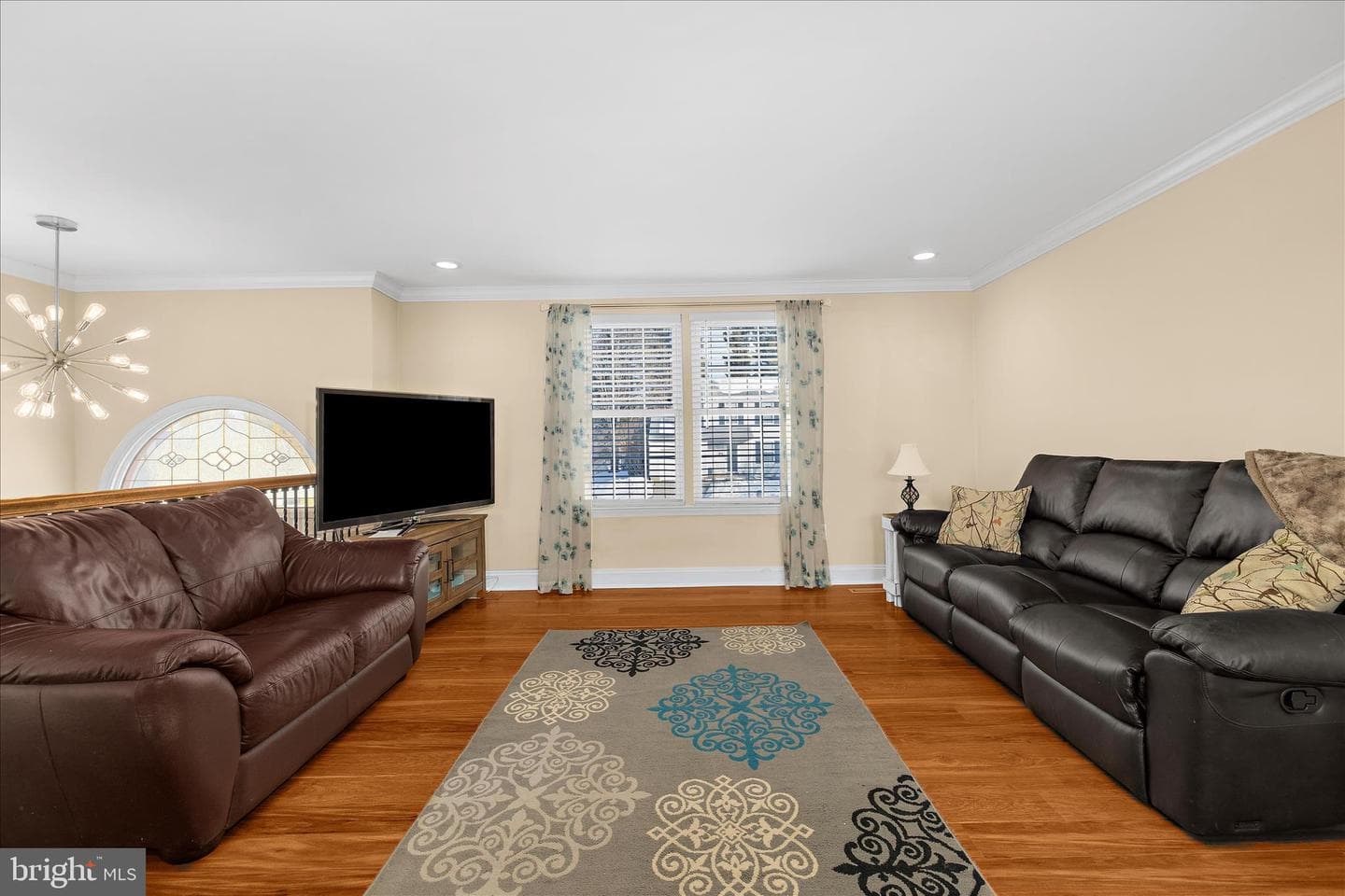 611 Bond Avenue photo 5