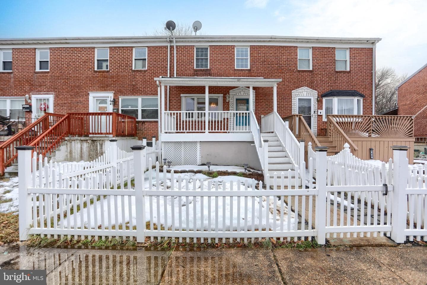 762 Seawall photo 2