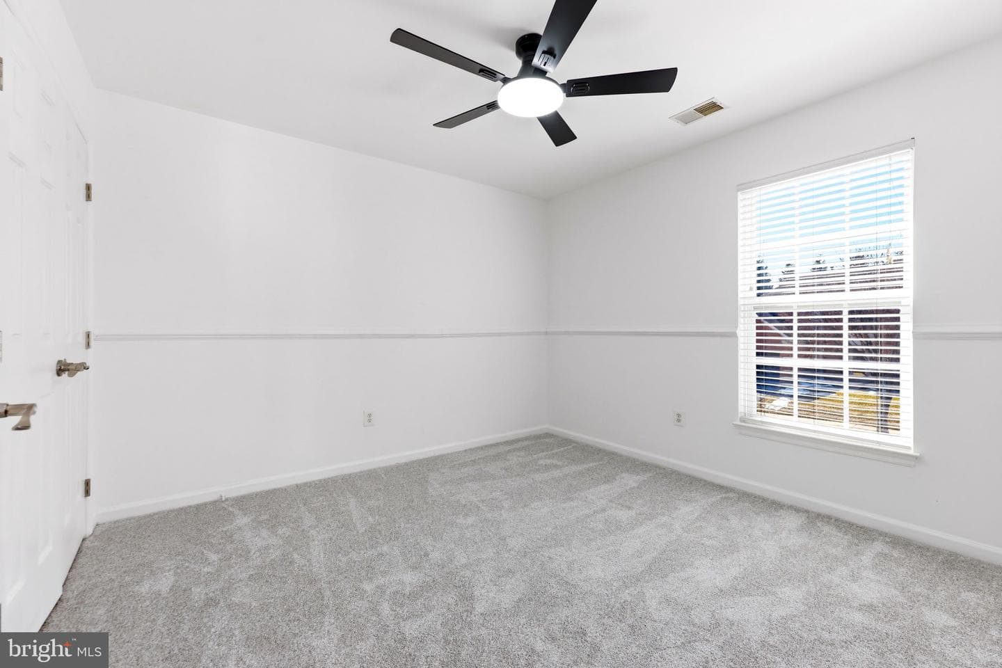 834 Crystal Palace Court photo 33