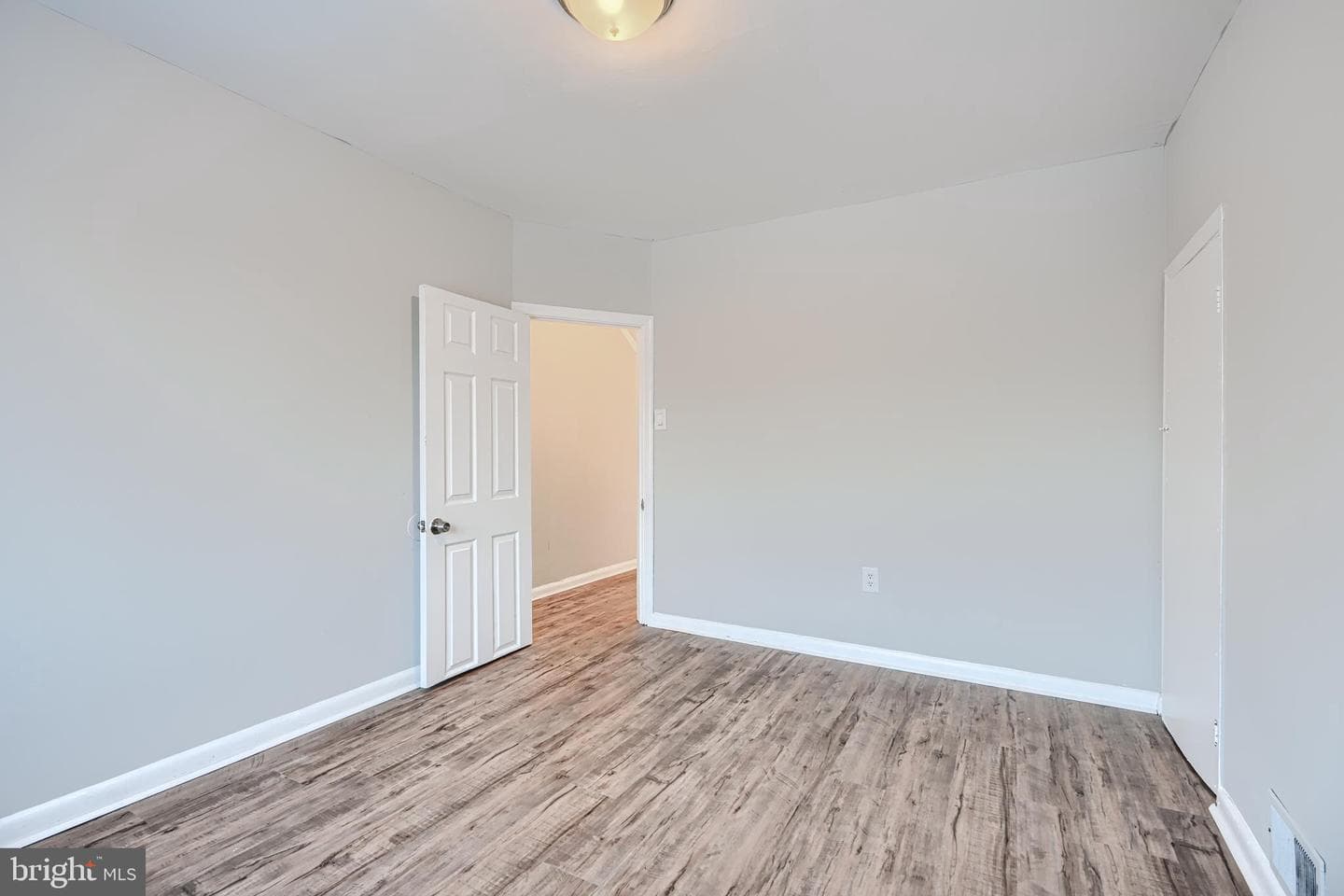 402 Chestnut Court photo 24