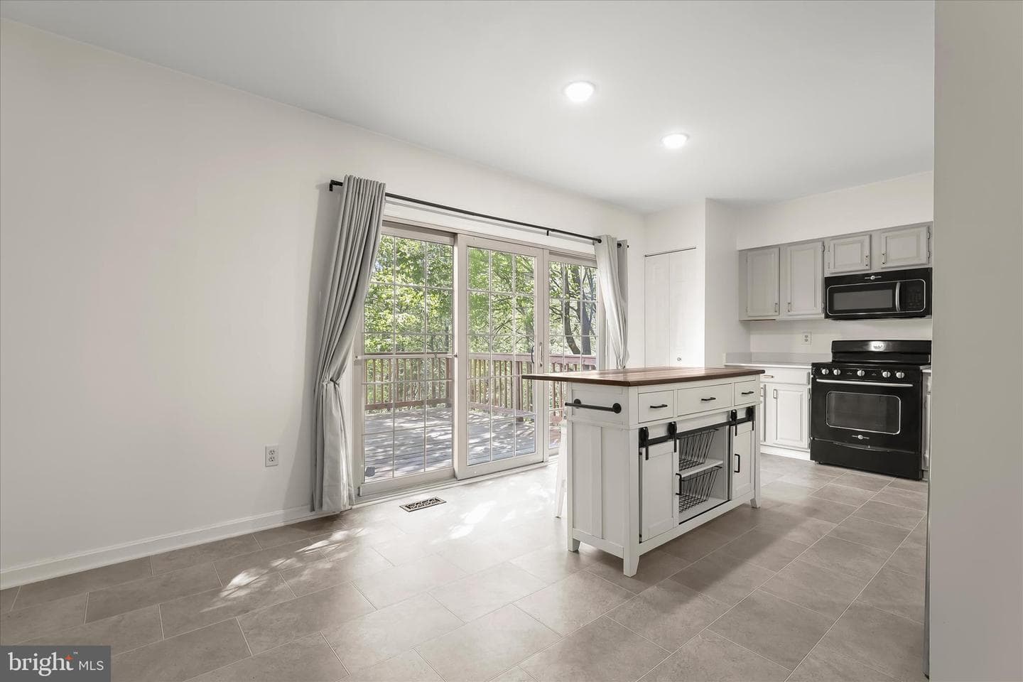 4016 Forest Valley photo 22