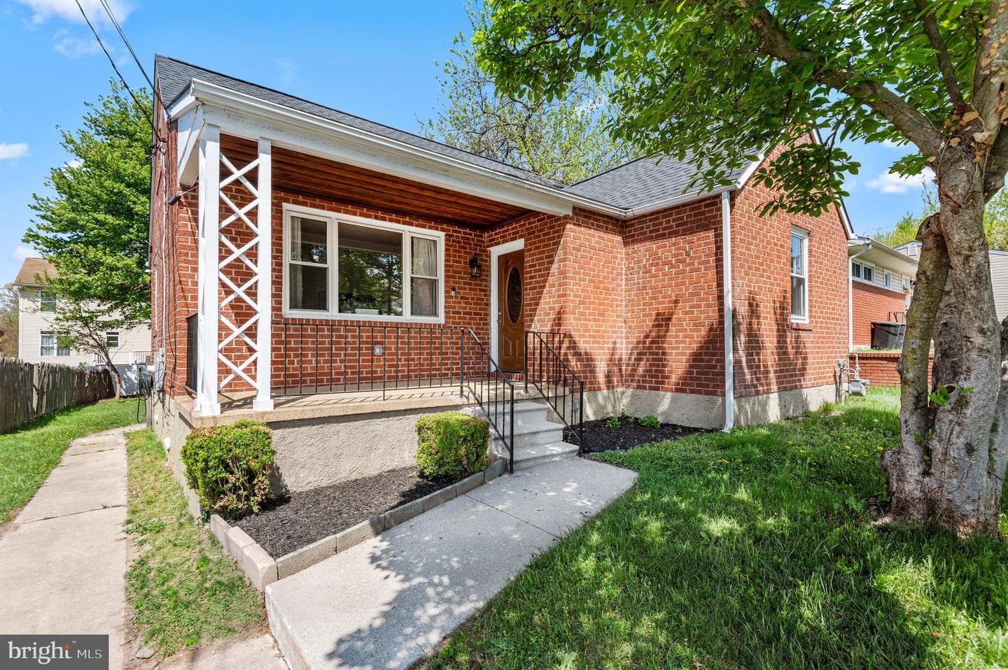 9228 Avondale Road photo 1
