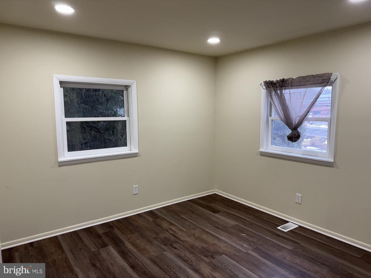 224 E Burke Avenue photo 15
