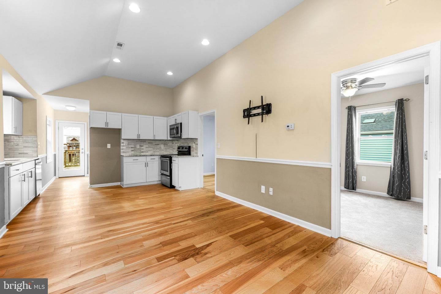 7343 Greenbank Road photo 8