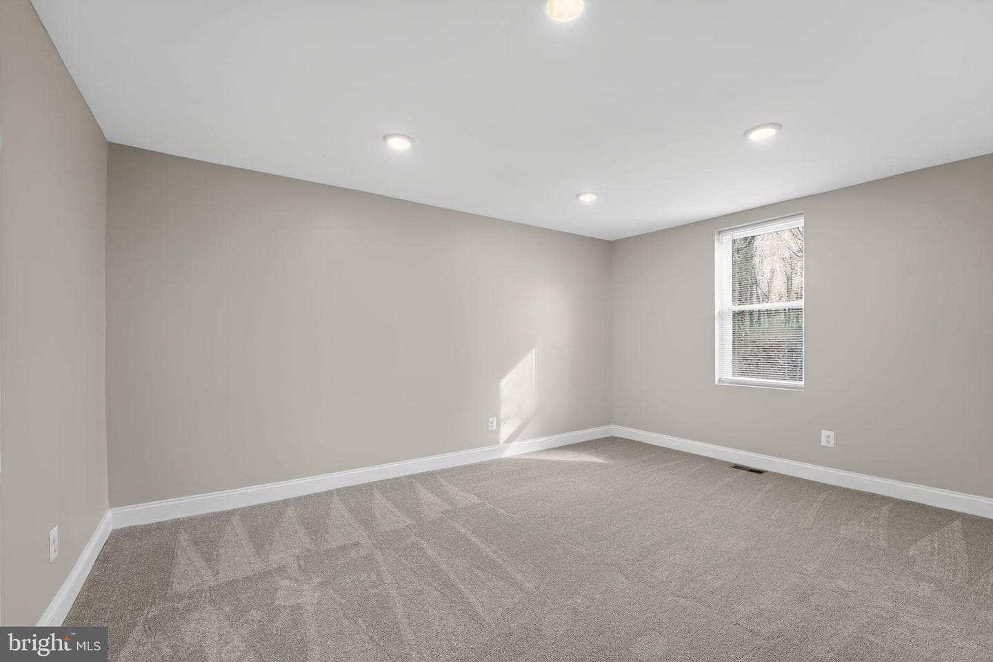 418 1st Avenue photo 19