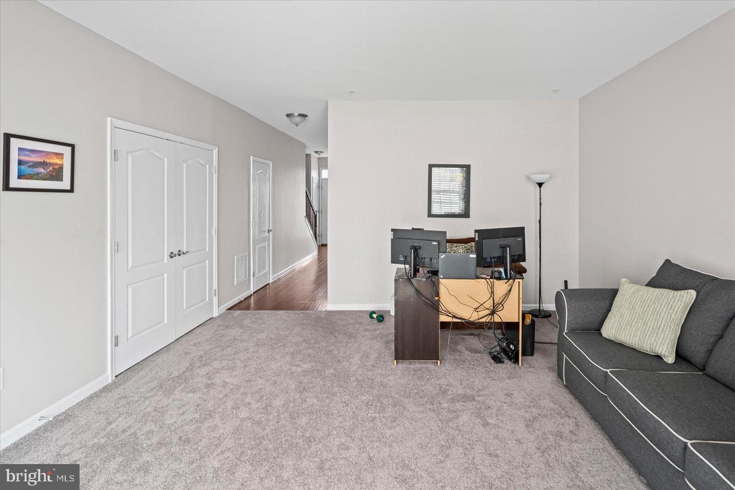 9442 Adelaide photo 6