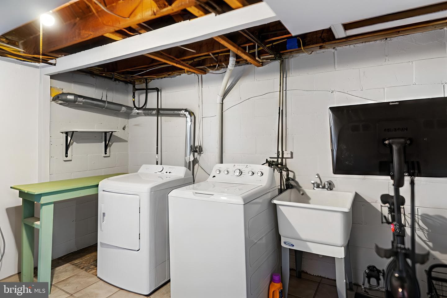 2782 Moorgate Road photo 25