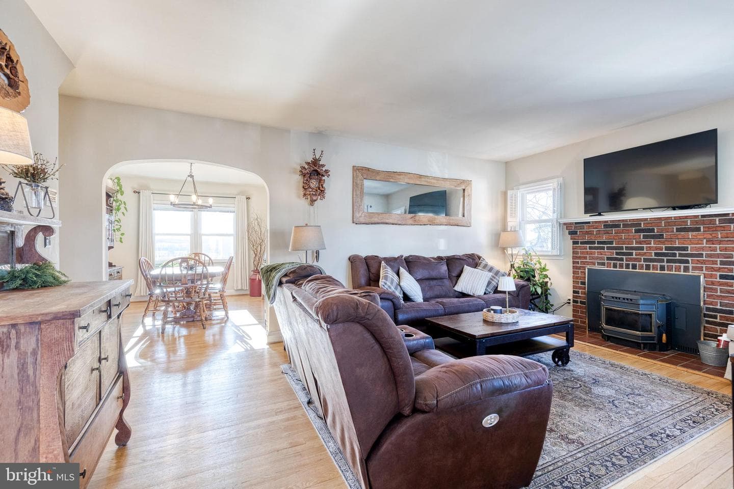 1911 Sunberry Road photo 6