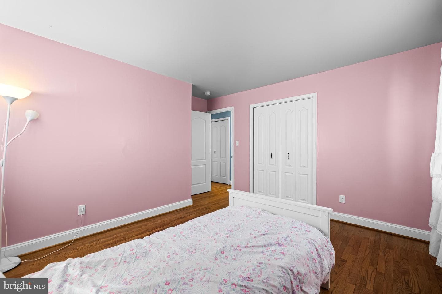 223 Bond Avenue photo 15