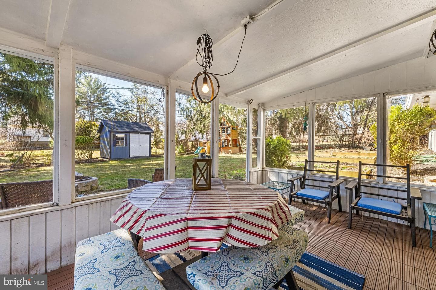 223 Bond Avenue photo 32