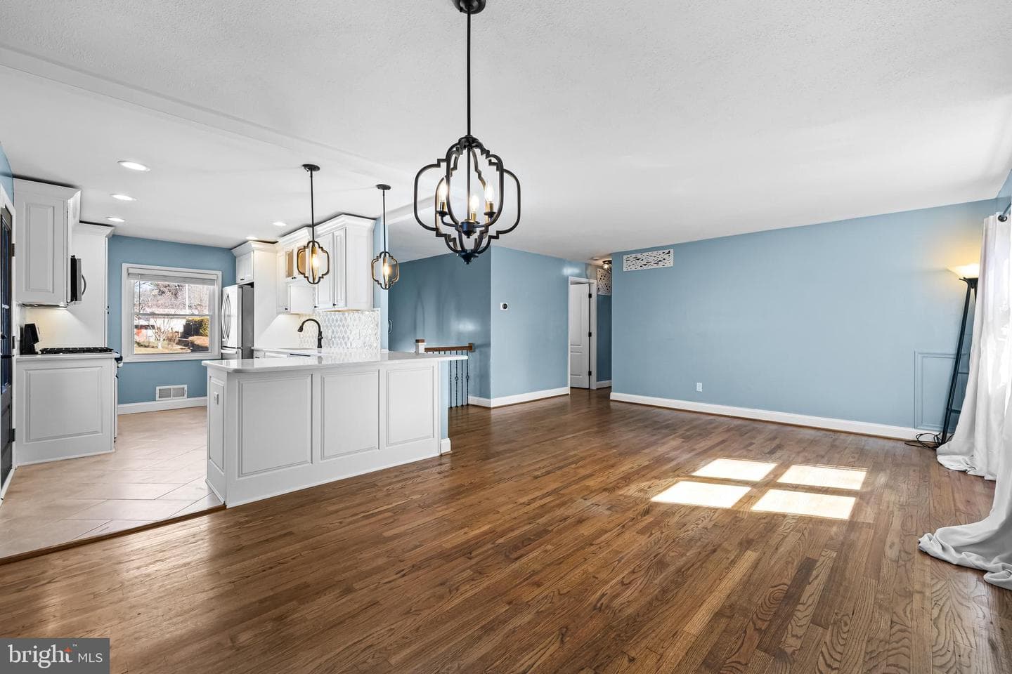 223 Bond Avenue photo 44