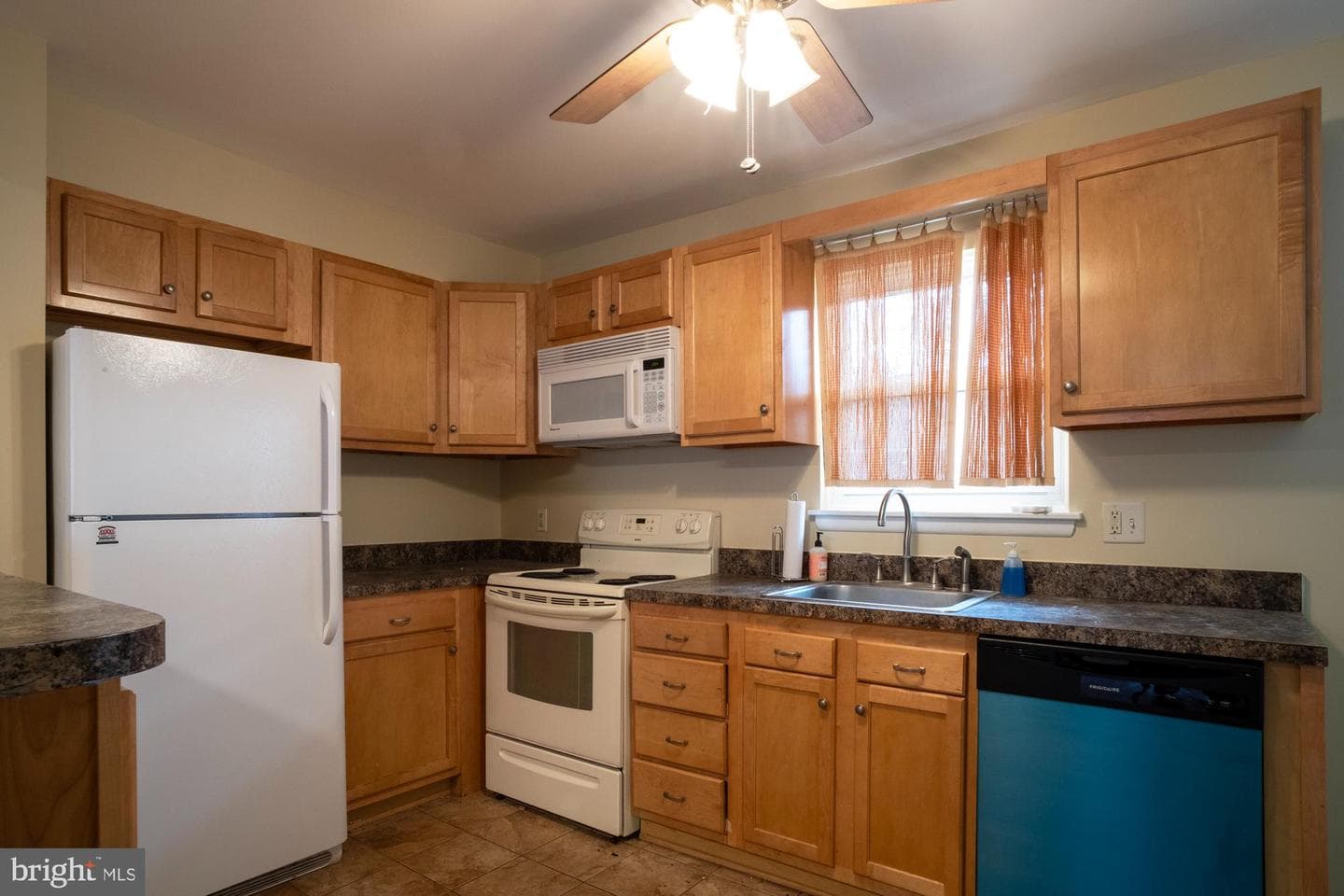 933 Elm Road photo 3