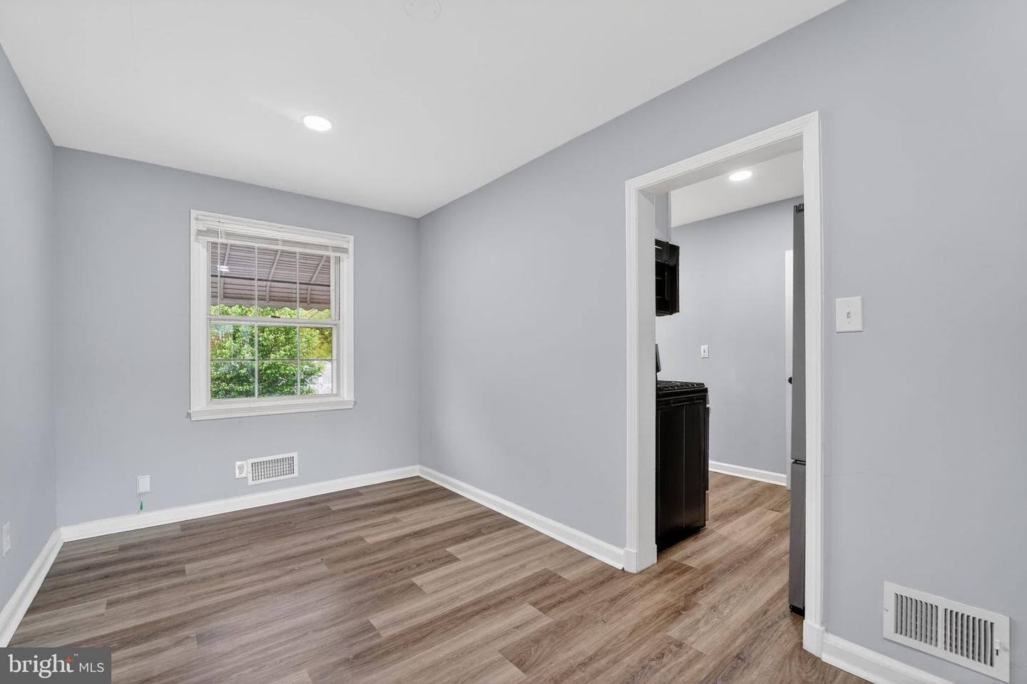5562 Dolores Avenue photo 8