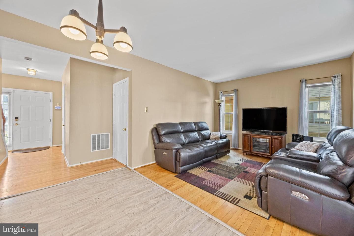 9046 Tarpleys Circle photo 4