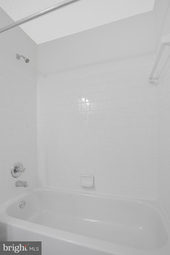 1 Bellhurst Way photo 32