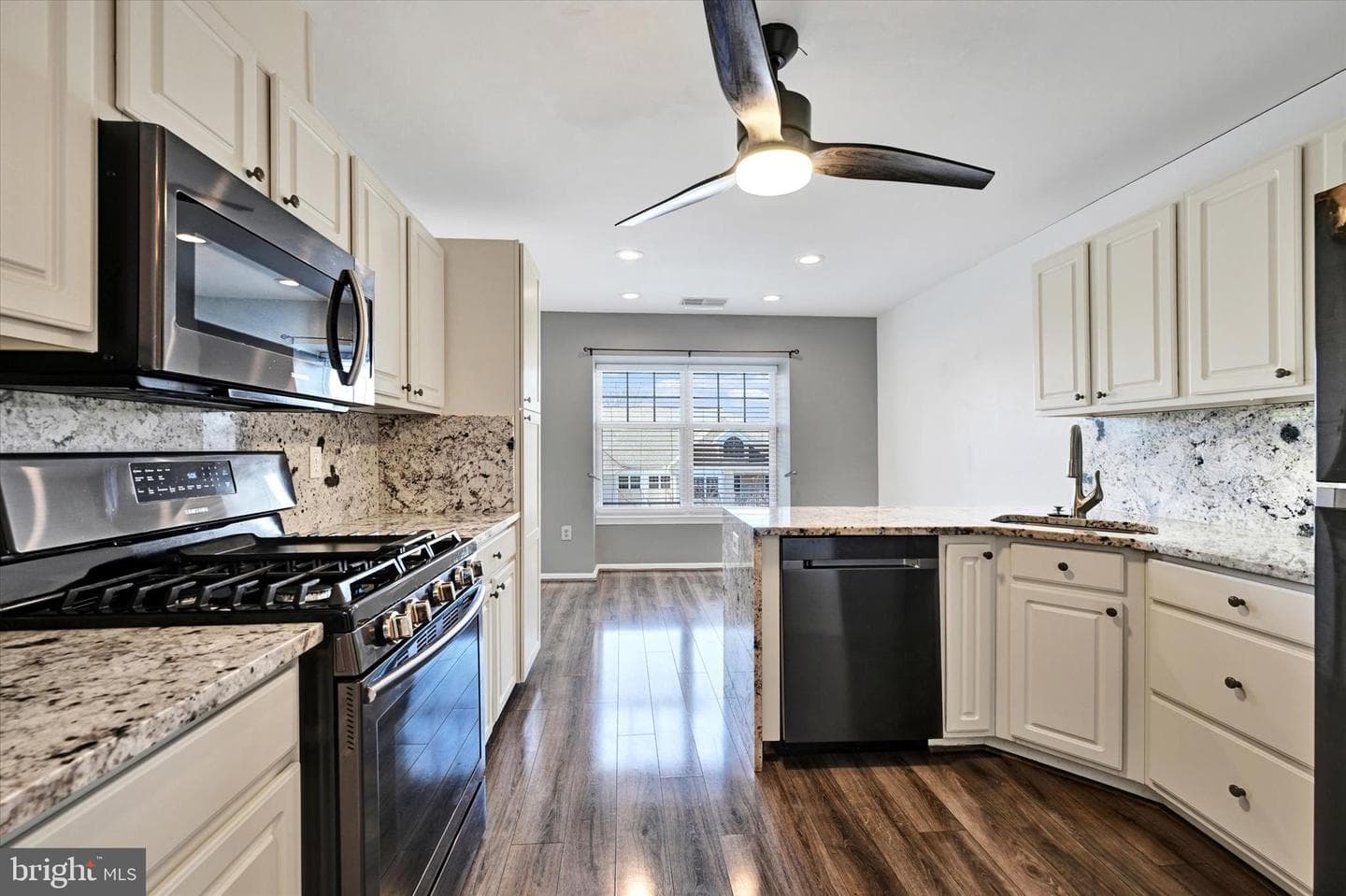 4500 Chaucer Way #403 photo 20