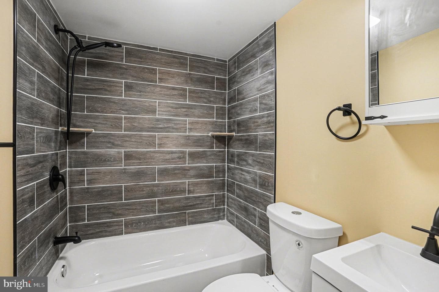 3129 Yorkway photo 10