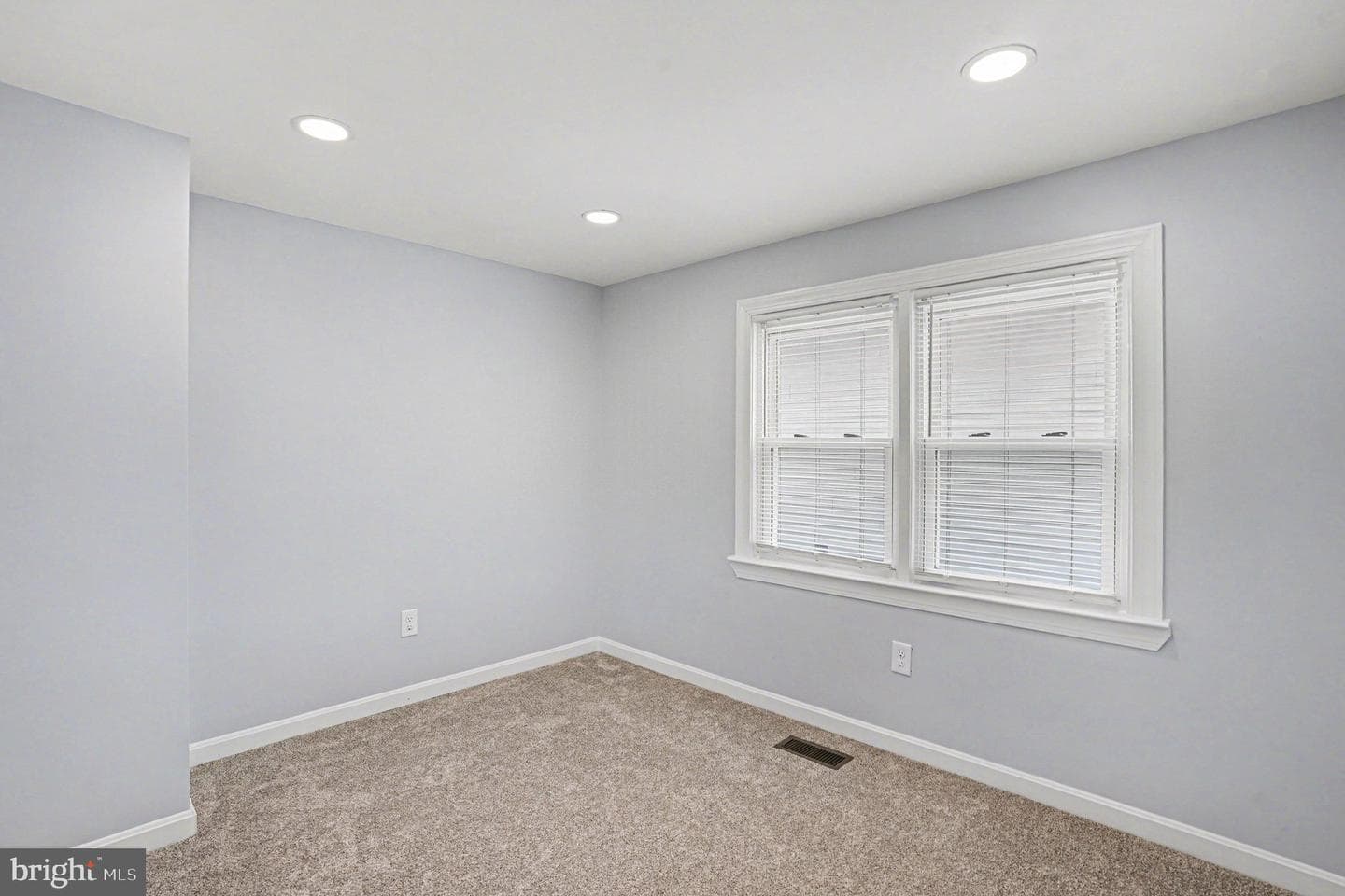 3129 Yorkway photo 23
