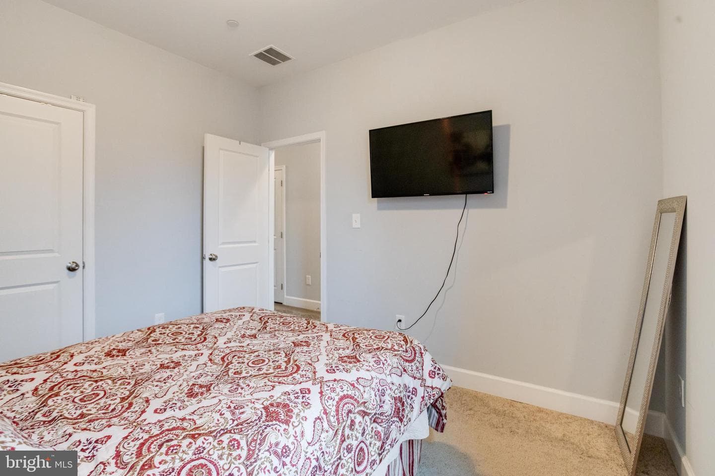 708 Hyde Park Road photo 41