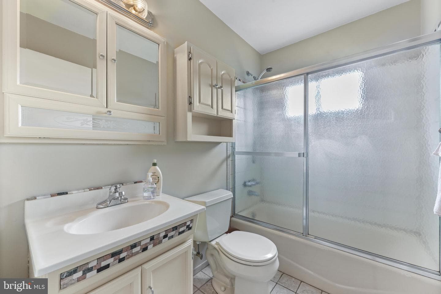 211 Bond Avenue photo 41