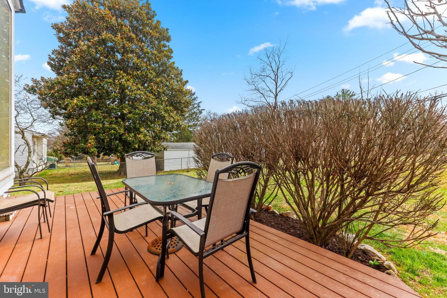 211 Bond Avenue photo 48