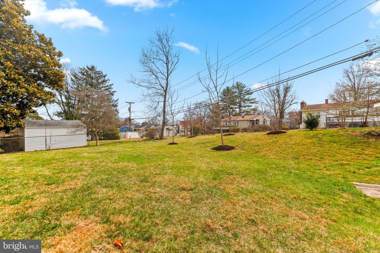 211 Bond Avenue photo 49