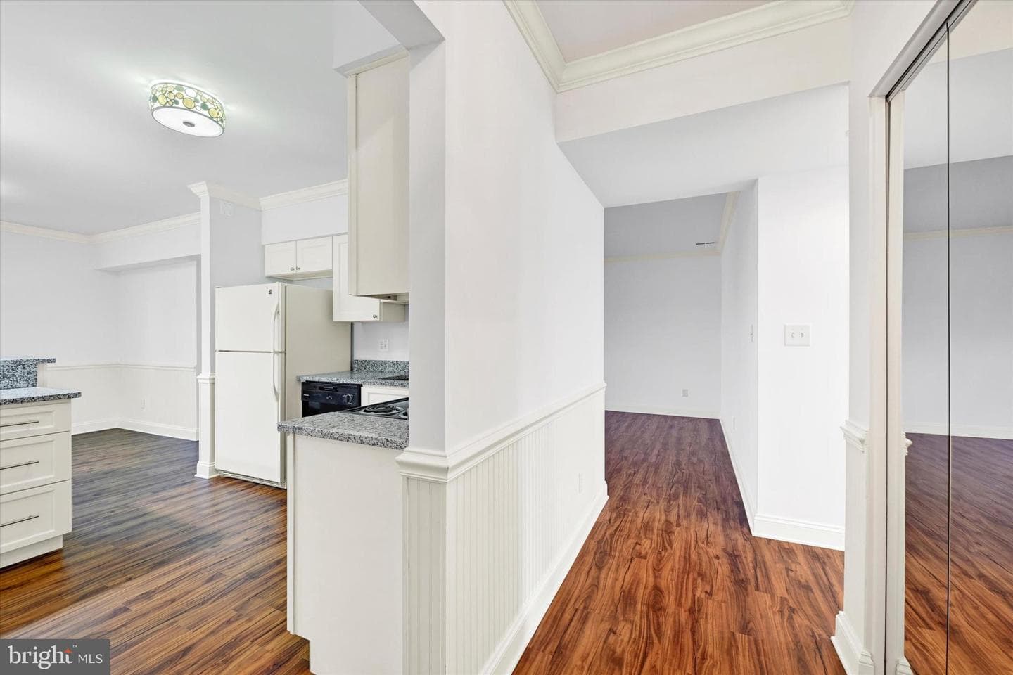 2 Elphin Court #202 photo 2