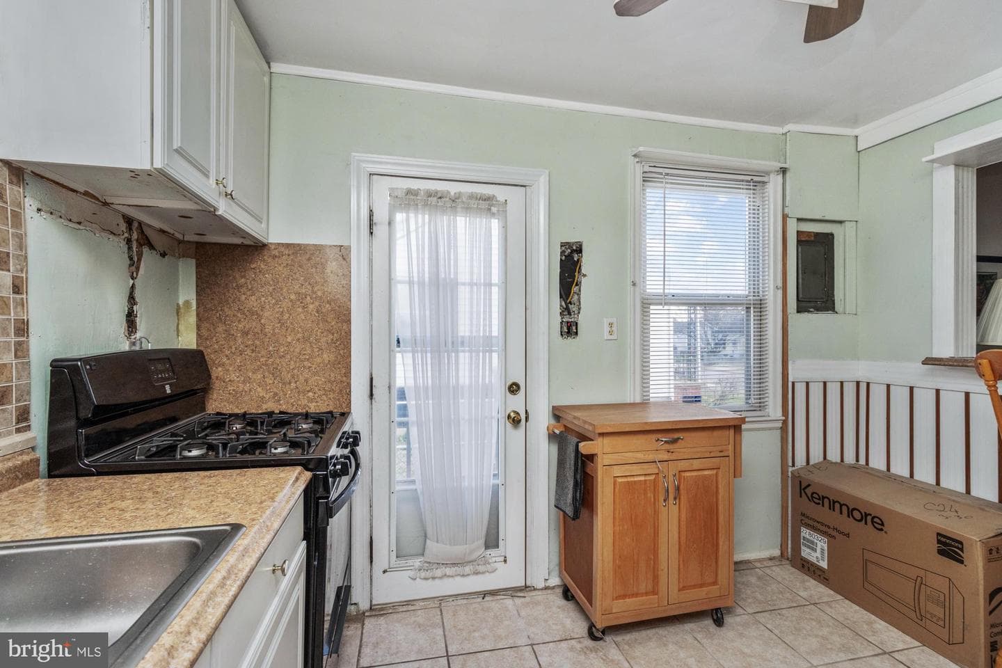 918 Renfrew Street photo 15