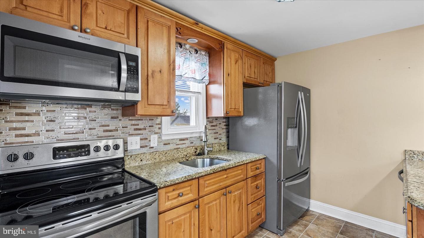 1821 Weyburn Road photo 11