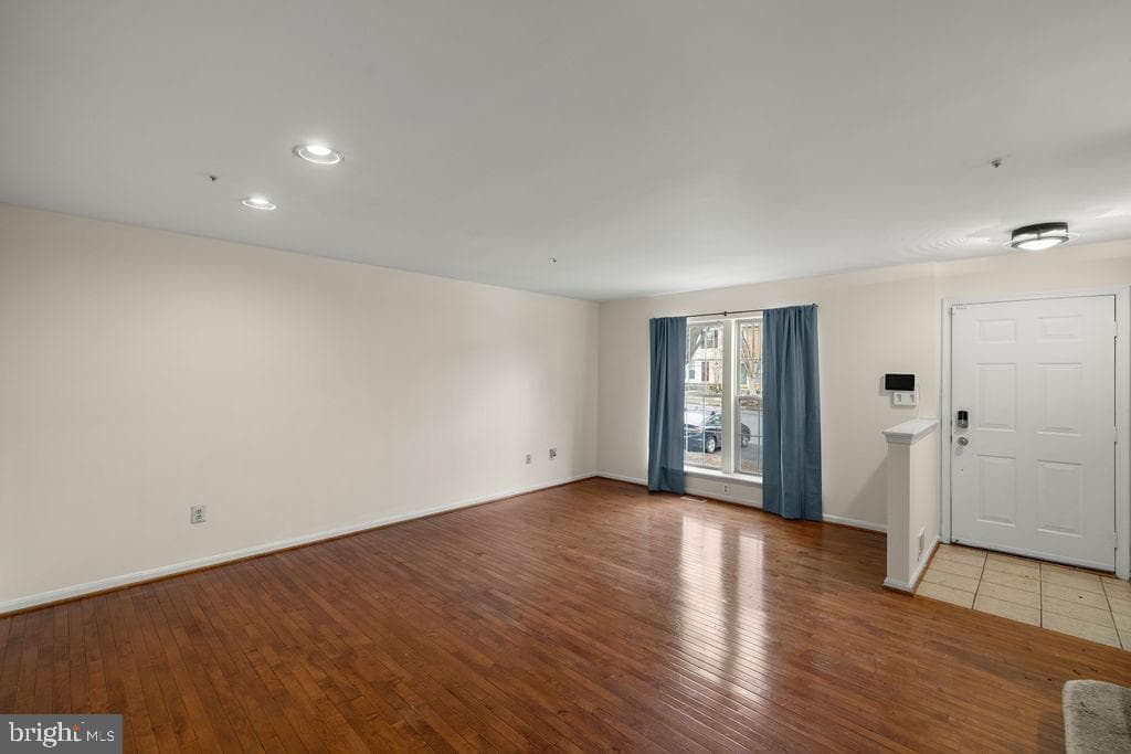 9823 Sherwood Farm Road photo 4