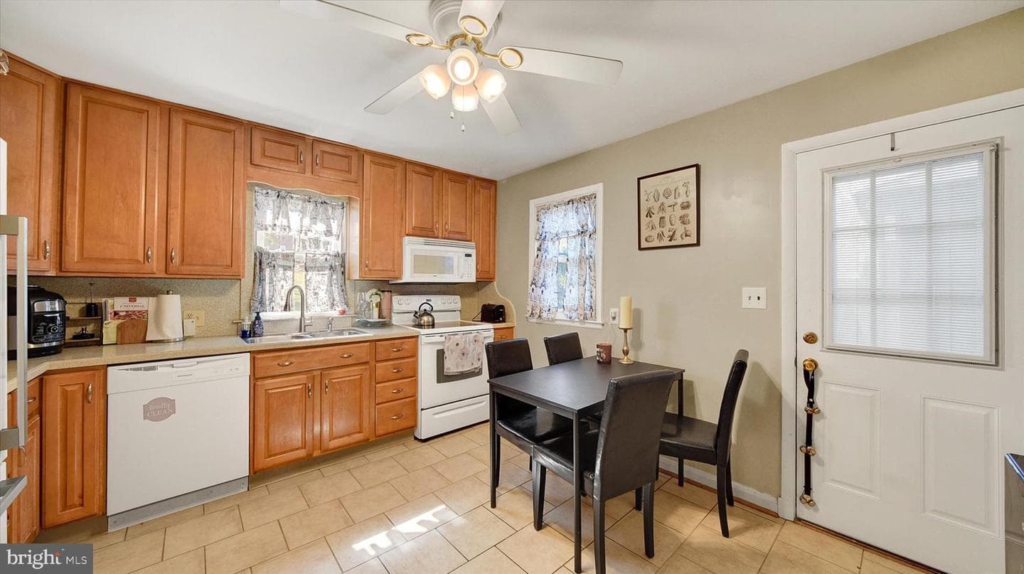 9409 Flagstone Drive photo 10