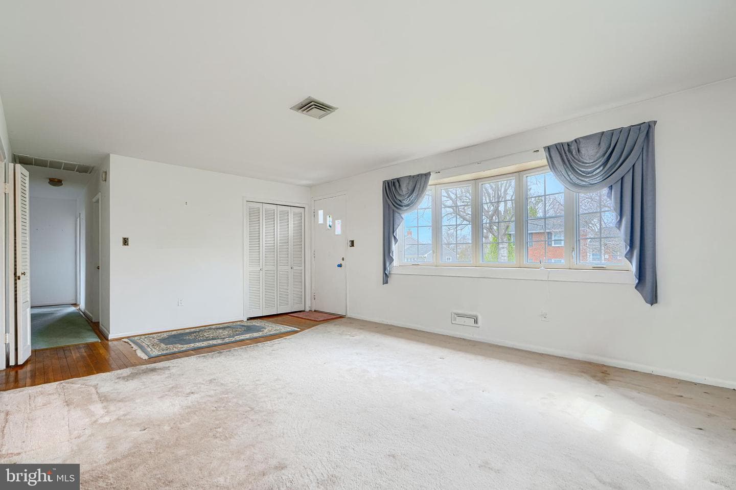 211 Rothwell Drive photo 3